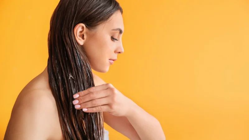 Cách làm dầu dừa bằng máy ép chậm cho gia đình nhỏ, tiện lợi 22 Dầu dừa được sử dụng để chăm sóc tóc