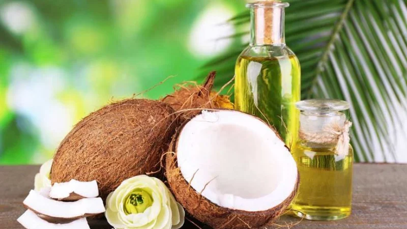 Cách làm dầu dừa ép lạnh an toàn, tiết kiệm và dễ thực hiện 25 Thành phần dinh dưỡng của dầu dừa ép lạnh cũng được giữu lại nhiều hơn