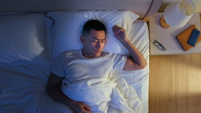 Ngủ dậy bị đau lưng, Nguyên nhân và cách khắc phục 28 Nằm ngủ đúng tư thế tránh đau lưng khi ngủ dậy