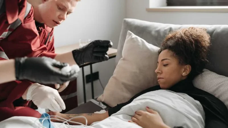 Có nên dùng ghế massage cho người thoát vị đĩa đệm không? 12 Máy massage thoát vị đĩa đệm không nên dùng cho người ốm nặng