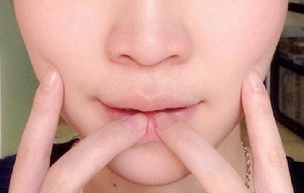 cách massage để có đôi môi đẹp