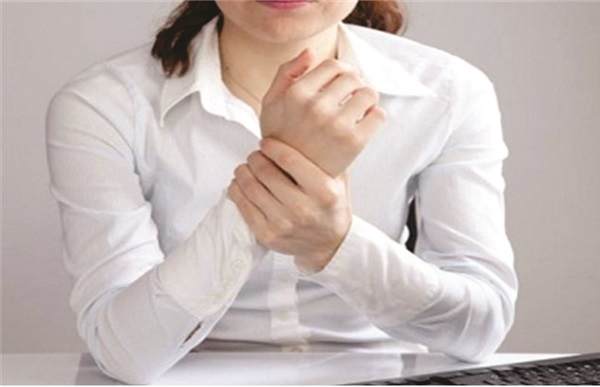 Cách massage giảm đau tay dành cho dân văn phòng