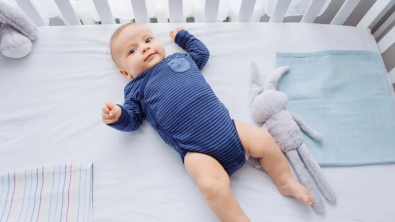 Cho bé nằm cũi khi nào tốt nhất