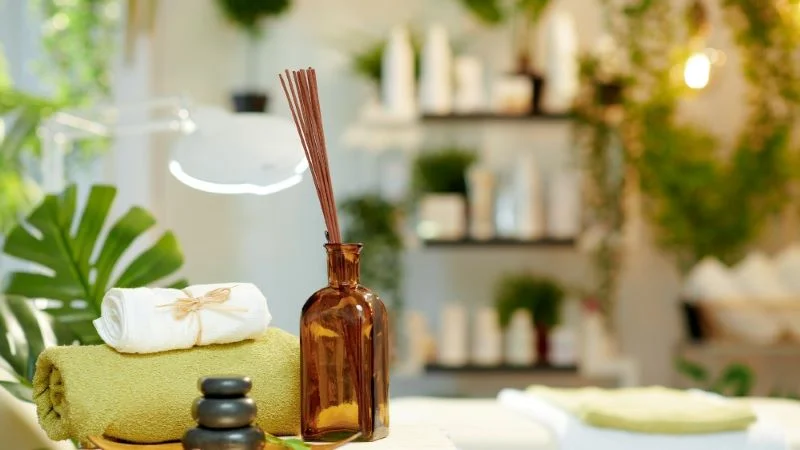 Massage đá nóng có tác dụng gì? Có tốt như lời đồn 24 Chuẩn bị đầy đủ dụng cụ và những viên đá nhỏ trước khi massage