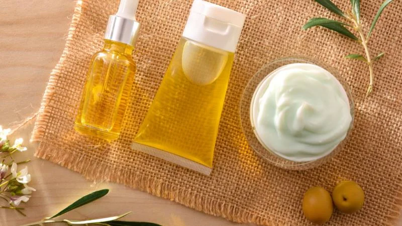 Bôi dầu oliu lên mặt qua đêm có tốt không? 24 Công thức dầu oliu dưỡng ẩm da