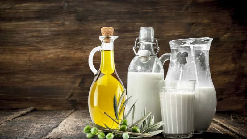 Dầu oliu có làm trắng da không? 11 mẹo làm trắng da 19 Kết hợp sữa tươi không đường cùng dầu oliu