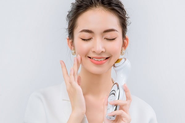 sử dụng máy massage mặt