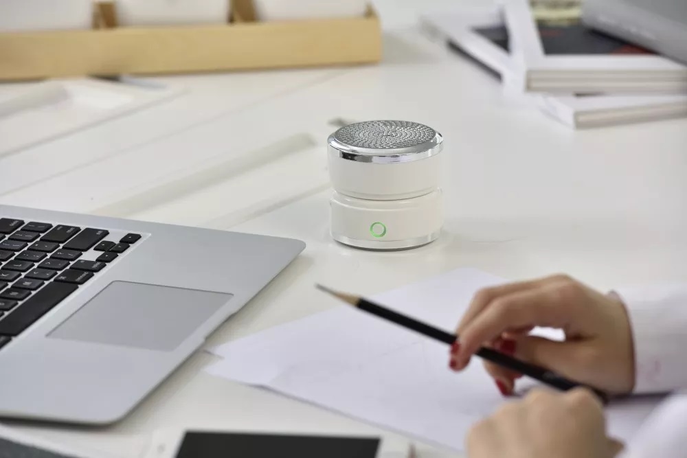 Máy lọc không khí mini AIRDOG FITAIR 9 Lọc khí lượng cao: Với 290 cổng hút, FitAir cho phép lọc luồng không khí tối đa 130 L / phút (công suất thở trung bình của người lớn là 10-20 L / phút). Nó cung cấp khả năng làm sạch liên tục cho 8m2 không gian xung quanh bạn. Có ba mức điều chỉnh luồng không khí.