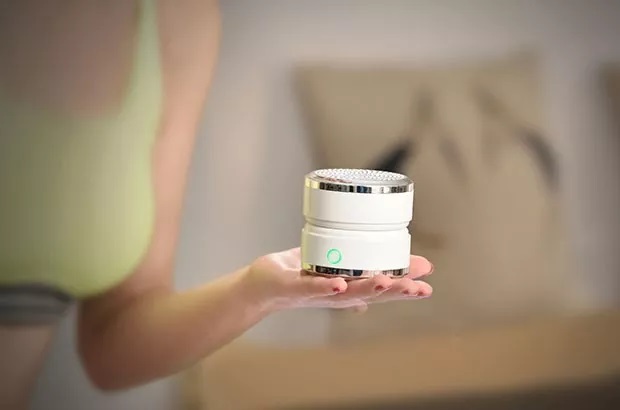 Máy lọc không khí mini AIRDOG FITAIR 12 FitAir giúp giữ bụi bẩn và vi khuẩn bên ngoài khẩu trang của bạn.