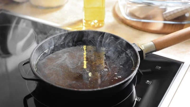 Dầu mè có chiên xào được không? Cách dùng như nào? 9 Không nên chiên xào dầu mè ở nhiệt độ quá cao