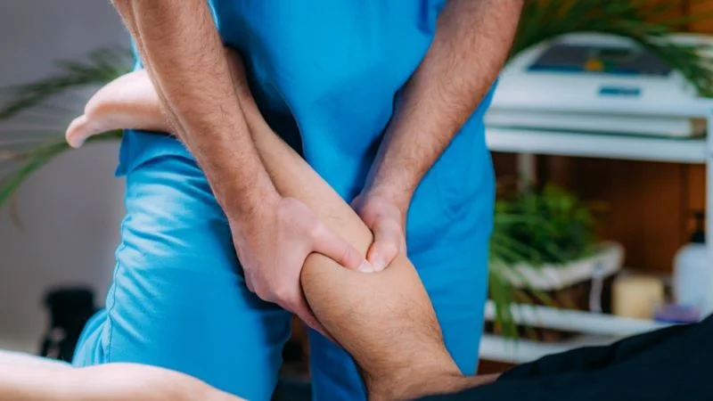Massage bắp chân