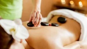 Massage đá nóng có tác dụng gì