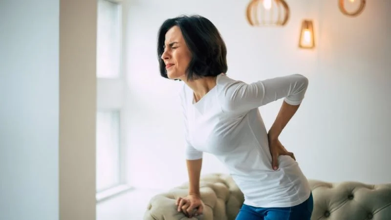 Massage đá nóng có tác dụng gì? Có tốt như lời đồn 22 Massage đá nóng giảm đau lưng trong kỳ kinh nguyệt