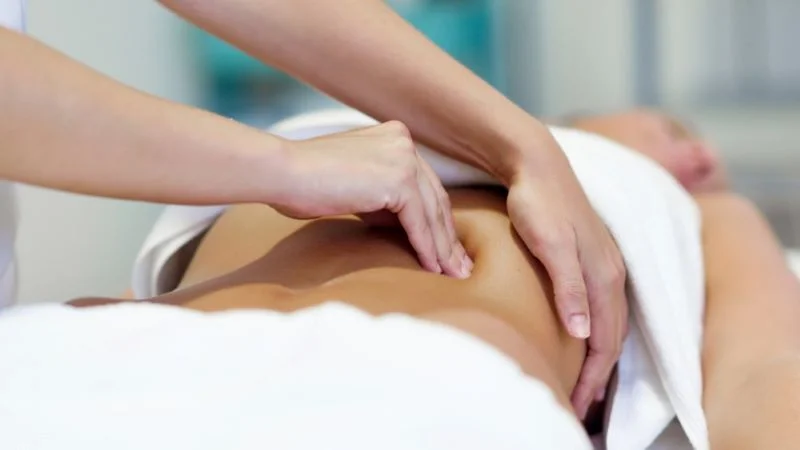 Mách bạn 9 mẹo massage giảm mỡ bụng hiệu quả ngay tại nhà 20 Với các động tác xoa, miết và ấn nhẹ nhàng lên vùng bụng massage sẽ giúp bạn thư giãn và giảm mỡ bụng nhanh chóng