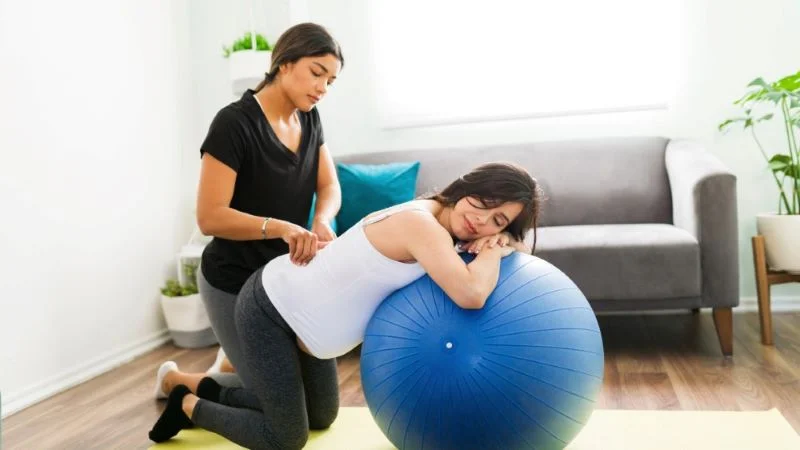 Hướng dẫn massage cho bà bầu giảm lo âu, tăng cường sức khỏe 15 Massage lưng cho bà bầu sẽ giúp làm dịu cơn đau và căng thẳng cho mẹ bầu