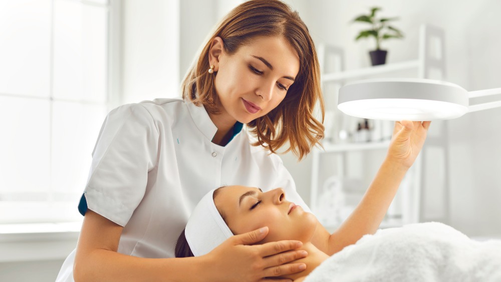 10 cách massage mặt cải thiện sắc đẹp và sức khỏe ngay tại nhà 25 Massage mặt bằng dịch vụ spa sẽ giúp bạn thư giãn và tái tạo năng lượng sau một ngày làm việc