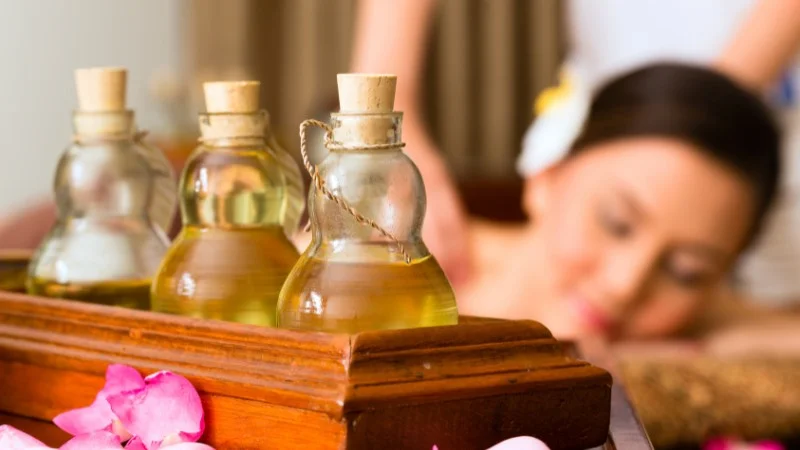 Dầu oliu bao nhiêu calo, ăn vào có béo không? 18 Massage nhẹ nhàng với dầu oliu