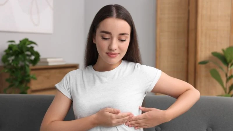 7 cách làm tăng vòng 1 cấp tốc của người Nhật 14 Mát xa nhẹ nhàng từ dưới lên trên giúp tăng vòng 1