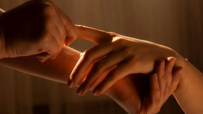 Hướng dẫn massage cho bà bầu giảm lo âu, tăng cường sức khỏe 14 Massage tay cho bà bầu là phương pháp thư giãn hiệu quả