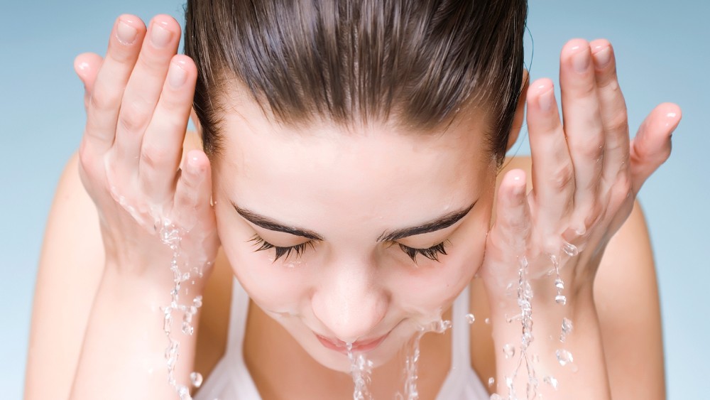10 cách massage mặt cải thiện sắc đẹp và sức khỏe ngay tại nhà 26 Nên làm sạch da trước khi massage mặt để nâng cao hiệu quả