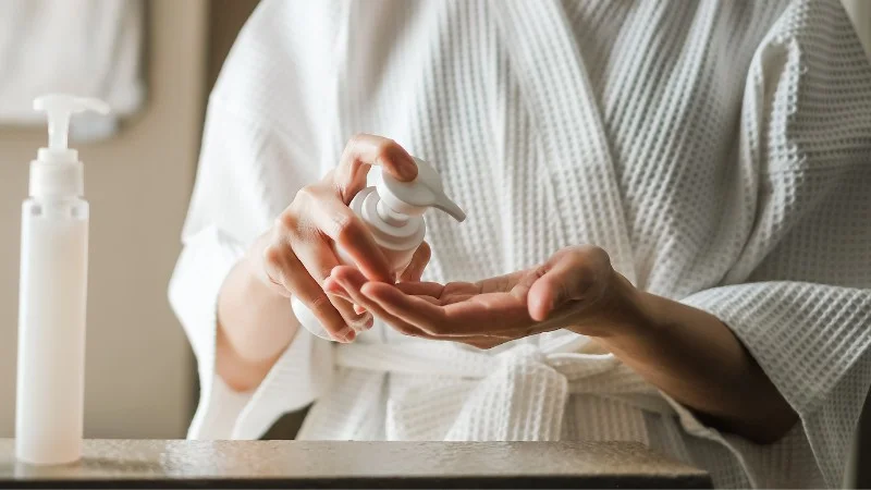 Bôi dầu oliu lên mặt qua đêm có tốt không? 28 Nên sử dụng dầu ôliu với lượng nhỏ phù hợp