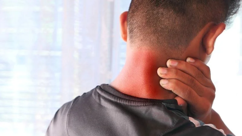 Tác hại của gối massage hồng ngoại khi dùng sai cách 16 Sử dụng gối massage kém chất lượng sẽ gây đau nhức nhiều hơn