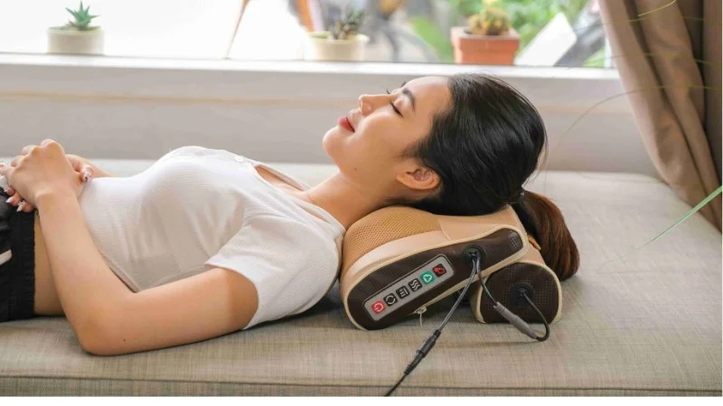 Cách sử dụng gối massage hiệu quả, đúng cách và an toàn 17 Nển sử dụng gối massage vào buổi sáng trước khi bắt đầu ngày làm việc mới