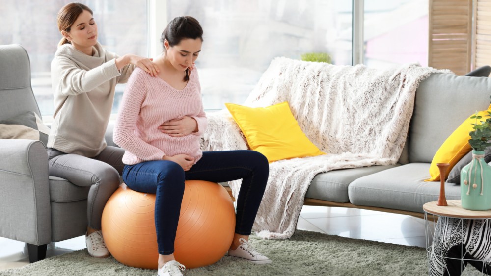 Kiểm soát cân nặng trong thai kỳ là yếu tố quan trọng giúp giảm đau lưng cho bà bầu
