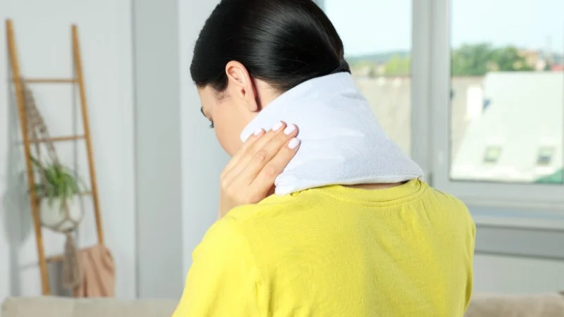 Trị liệu cổ vai gáy với 9 phương pháp massage tại nhà 19 Trị liệu cổ vai gáy bằng bằng phương pháp chườm nóng hoặc lạnh