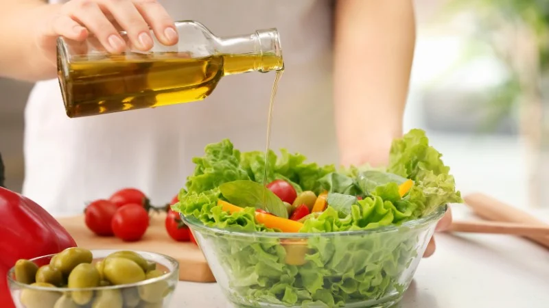 Dầu oliu và dầu óc chó loại nào tốt hơn 10 Ưu điểm của dầu oliu