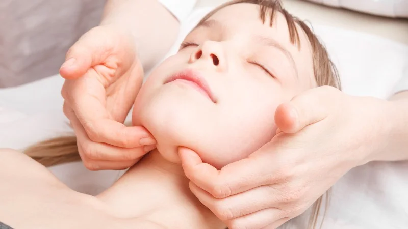 12 động tác massage mặt diện chẩn 23 Nhấn vùng dưới hàm