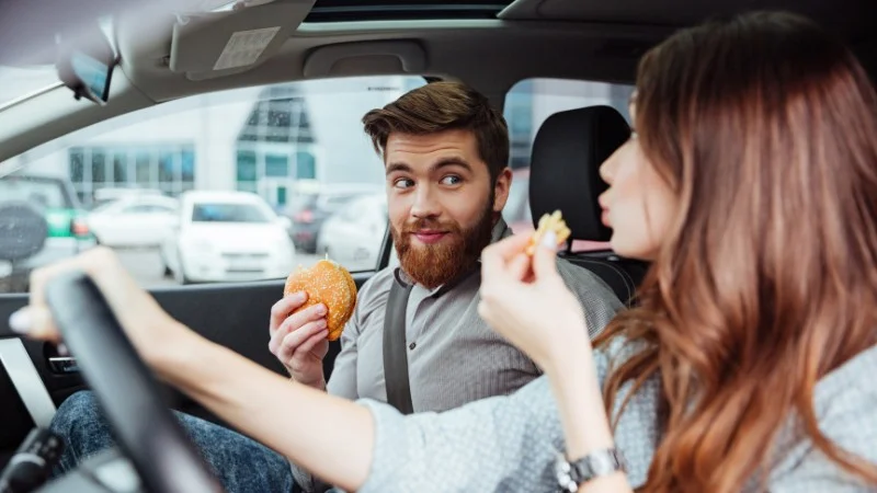 8 cách chống chuột vào xe ô tô mà ai cũng có thể làm được 15 Hạn chế ăn uống trên xe