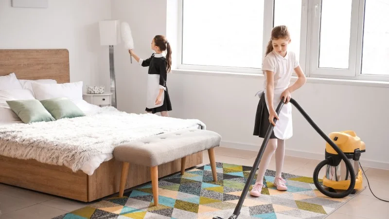4 cách đuổi gián trong phòng ngủ đơn giản nhất 15 Dọn dẹp phòng ngủ kỹ lưỡng và thường xuyên