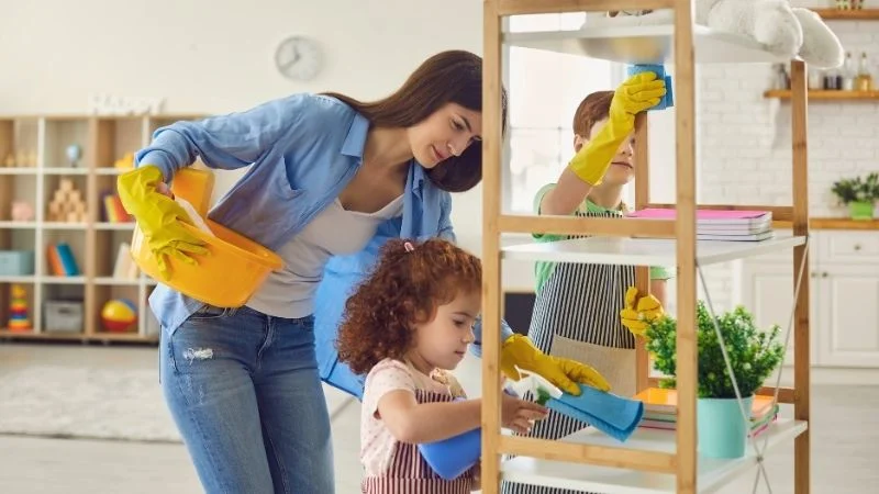 Cách đuổi muỗi bằng xà phòng hiệu quả khiến bạn bất ngờ 10 Nên kết hợp thêm các biện pháp đuổi muỗi khác như dọn dẹp nhà cửa sạch sẽ