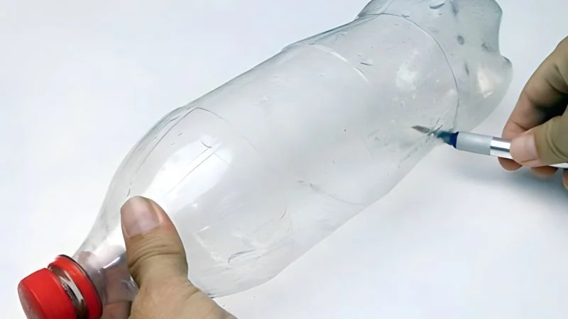 Cách bẫy ruồi vàng bằng mật ong hiệu quả, không lo tốn kém 9 Bẫy ruồi vàng bằng cách đục lỗ chai nhựa