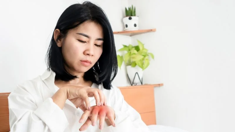 4 cách dùng tinh dầu tràm đuổi muỗi có thể bạn chưa biết 14 Cách dùng dầu tràm trị vết muỗi đốt