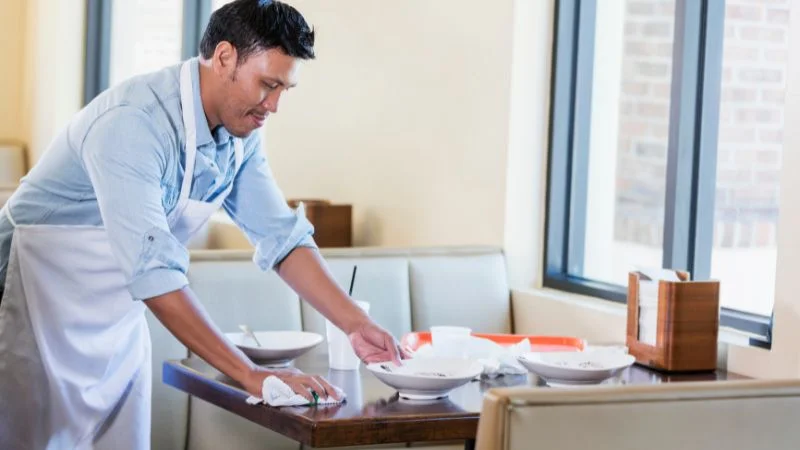 5 cách đuổi ruồi cho quán ăn an toàn mà vô cùng hiệu quả 9 Vệ sinh quán ăn thường xuyên
