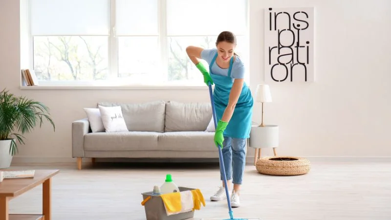 4 cách dùng tinh dầu tràm đuổi muỗi có thể bạn chưa biết 12 Lau sàn bằng tinh dầu tràm