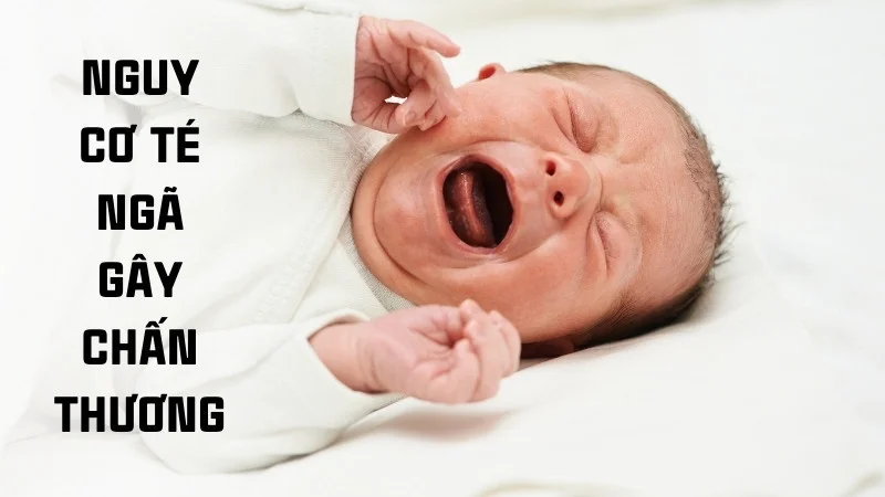 Trẻ 4 tháng nằm võng được không? lợi ích và tác hại 16 Nguy cơ té ngã gây chấn thương