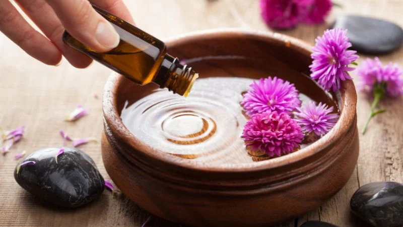 4 cách đuổi ruồi bằng dầu gió vô cùng đơn giản mà hiệu quả 13 Pha dầu gió với nước
