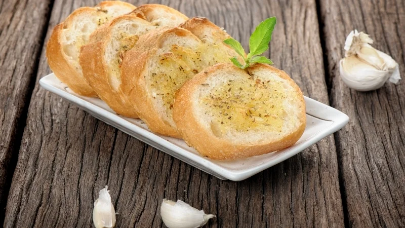 999 cách làm bánh bằng nồi chiên không dầu cực dễ, cực ngon 62 Cách làm bánh mì bơ tỏi bằng nồi chiên không dầu