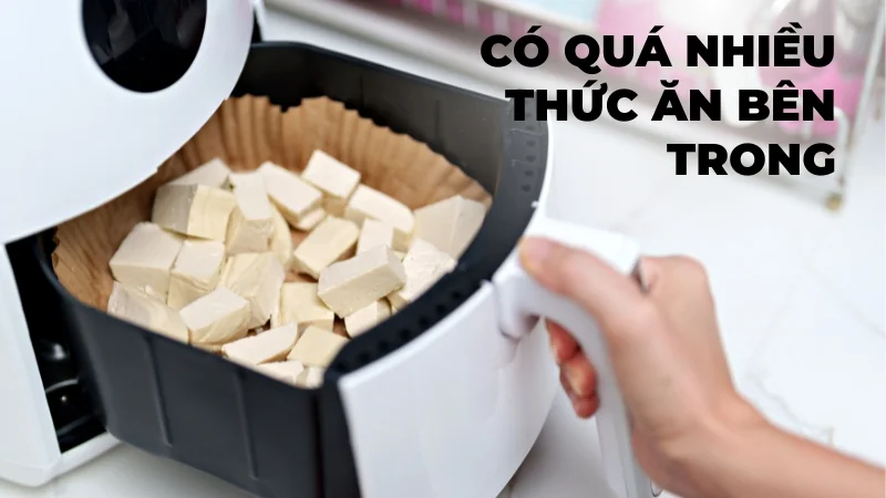 Cách tự sửa quạt nồi chiên không dầu không chạy ngay tại nhà 14 Có quá nhiều thức ăn bên trong