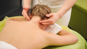 Massage cổ vai gáy