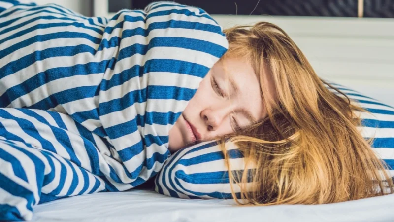 4 cách ngủ trưa văn phòng chuẩn, mang lại nhiều lợi ích 17 Ngủ trong túi ngủ