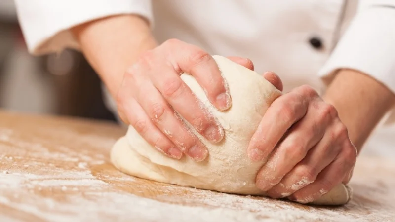 2 cách làm bánh mì hoa cúc bằng nồi chiên không dầu thơm ngon, mềm mịn 26 Tạo hình bánh