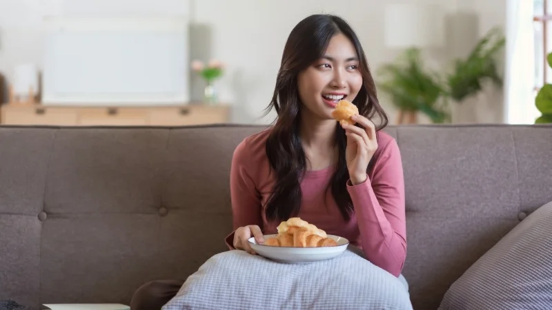 2 cách làm bánh mì hoa cúc bằng nồi chiên không dầu thơm ngon, mềm mịn 23 Thưởng thức bánh
