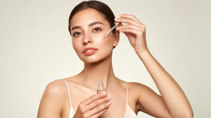 Lợi ích và tác hại khi tẩy trang bằng dầu oliu 13 Không dùng bông tẩy trang