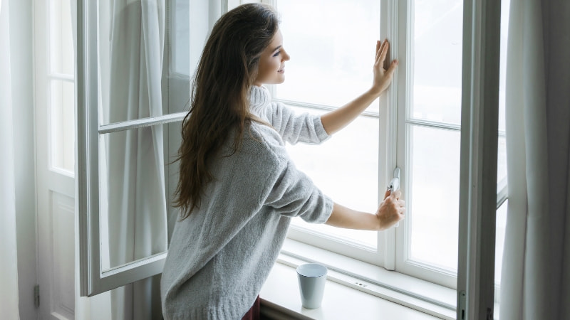 22 cách khử mùi sơn nhà mới nhanh, đơn giản, hiệu quả 16 Mở cửa sổ và thông gió
