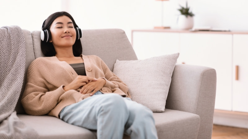 12 mẫu ghế nghe nhạc thư giãn tốt nhất hiện nay 13 Ghế bố nghe nhạc trong phòng khách