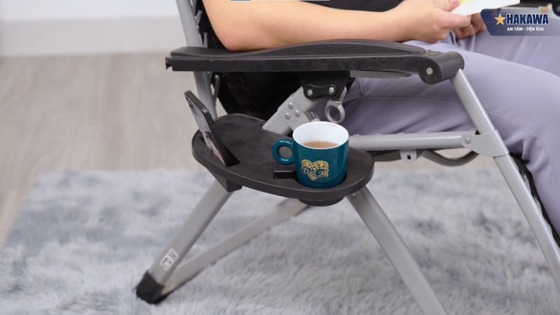 19 mẫu ghế kiêm giường ngủ được ưa chuộng hiện nay 23 Ghế xếp kiêm giường có giá đỡ điện thoại